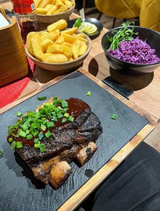 żebro wołowe z sosem jack daniel od restauracji Żebrownia w mieście Katowice